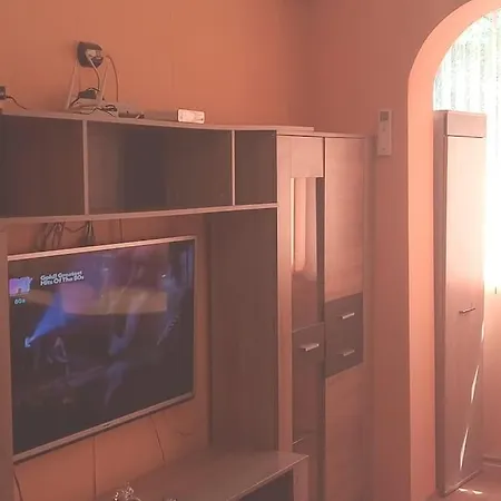 Milkova, Floor 1, Free Parking, 100 Sq M Apartment